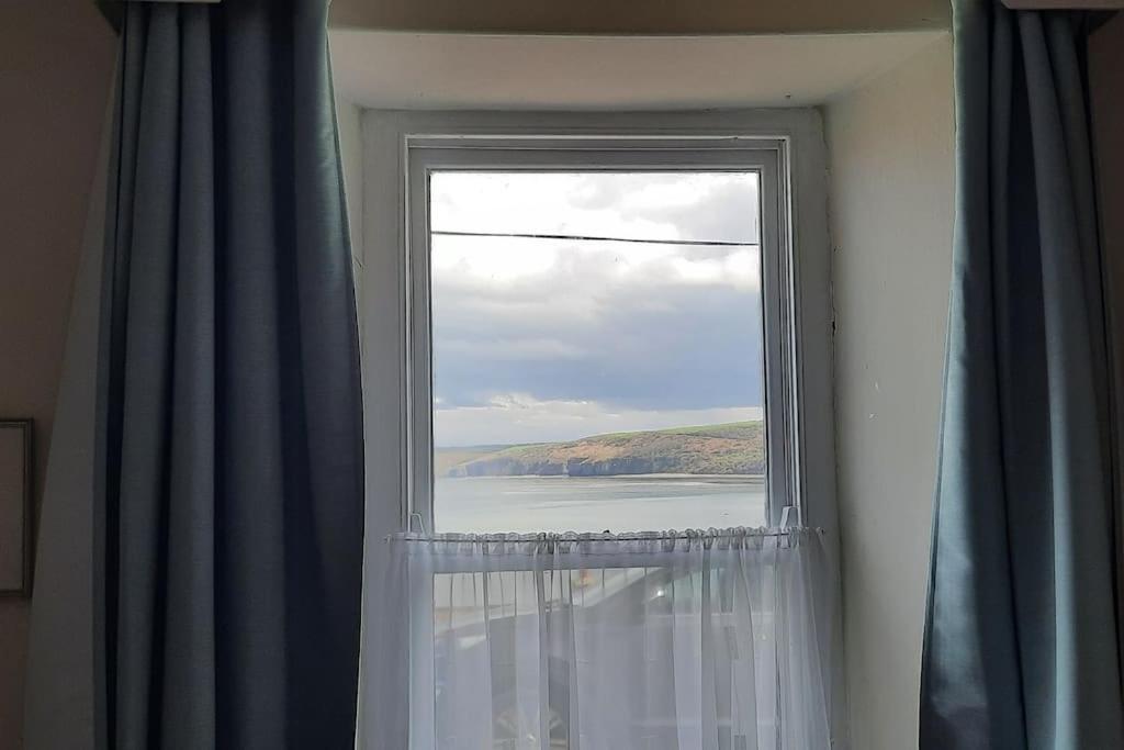 Arvonia Sleeps 7, Sea Views, Dog Friendly Villa New Quay  Eksteriør billede